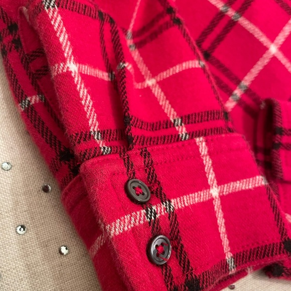 Lands End woman’s red plaid long sleeve top with stretch. Preowned in great cond - Picture 12 of 14